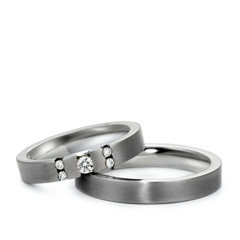 Partnerringe aus Titan mit Diamanten