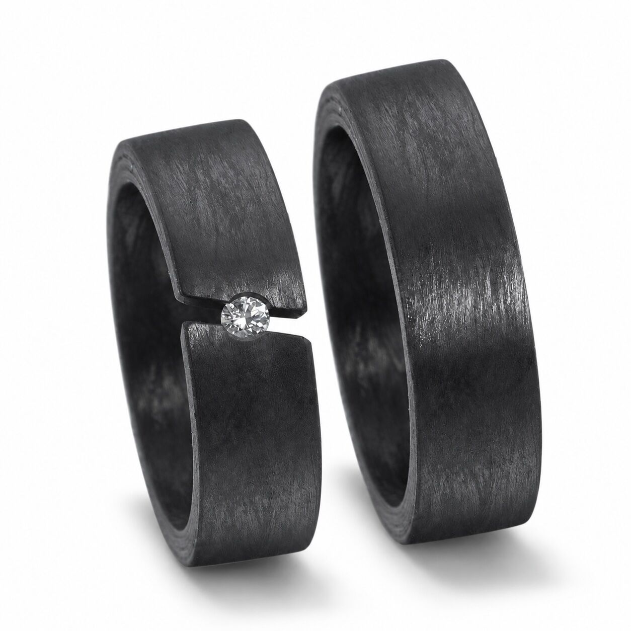Trauringe Carbon Spannring schräg Brillant 0,030 ct.